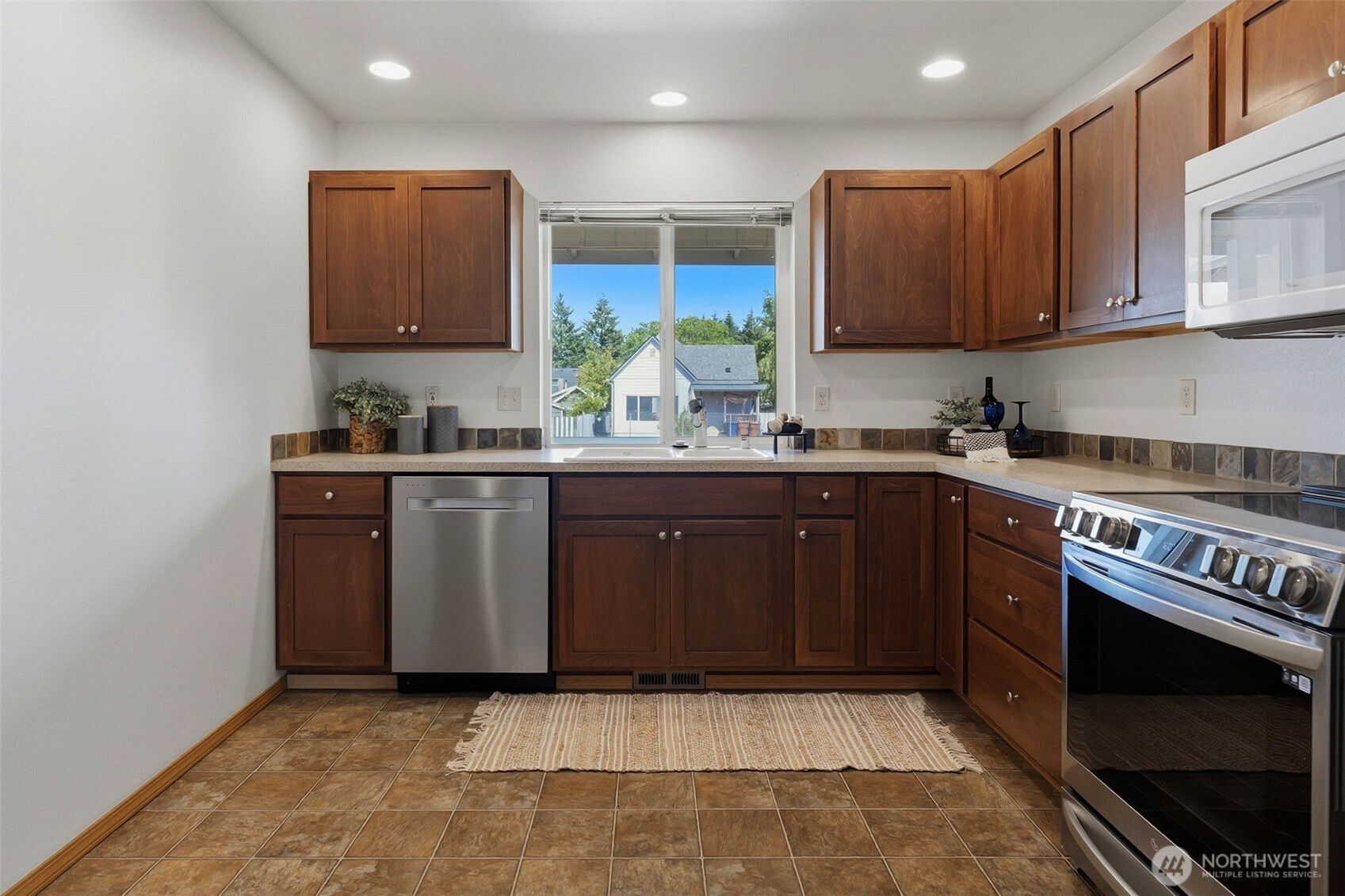 5312 S Fife Street Property Photo 8