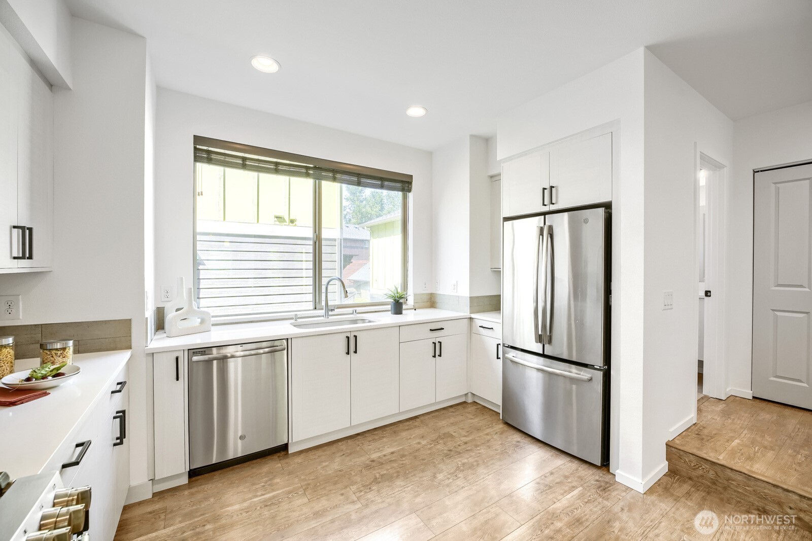 5206 Delridge Way B Property Photo 16