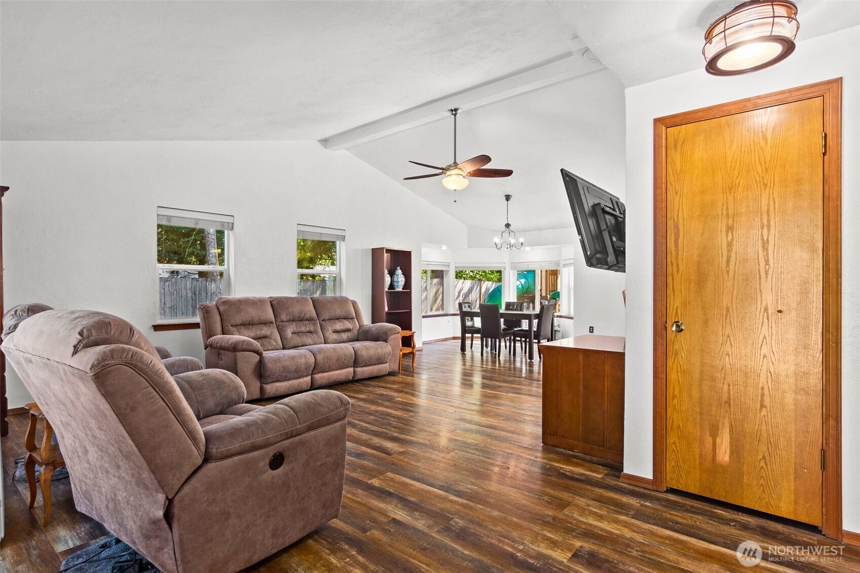 3930 Oxford Loop Property Photo 4