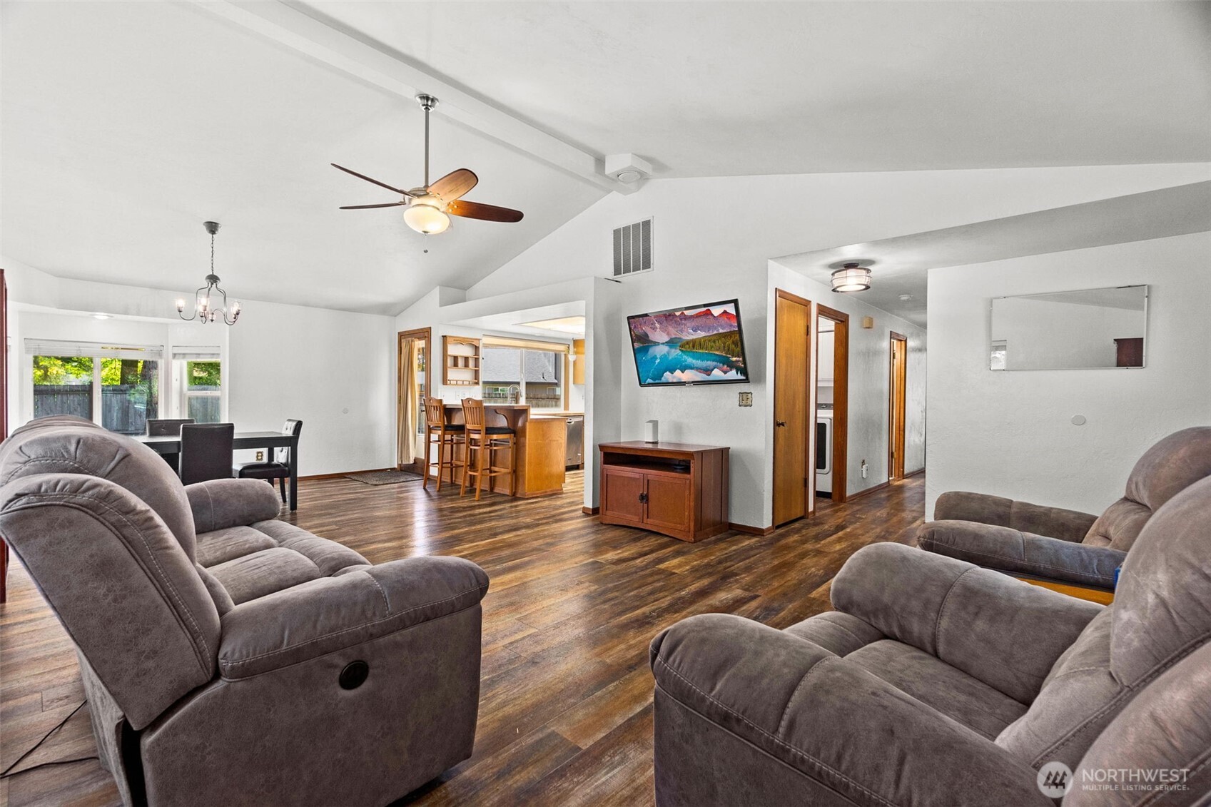 3930 Oxford Loop Property Photo 5