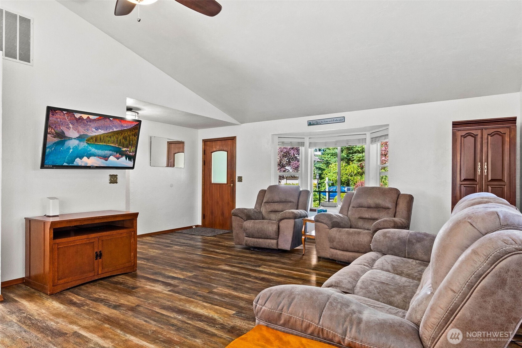 3930 Oxford Loop Property Photo 6