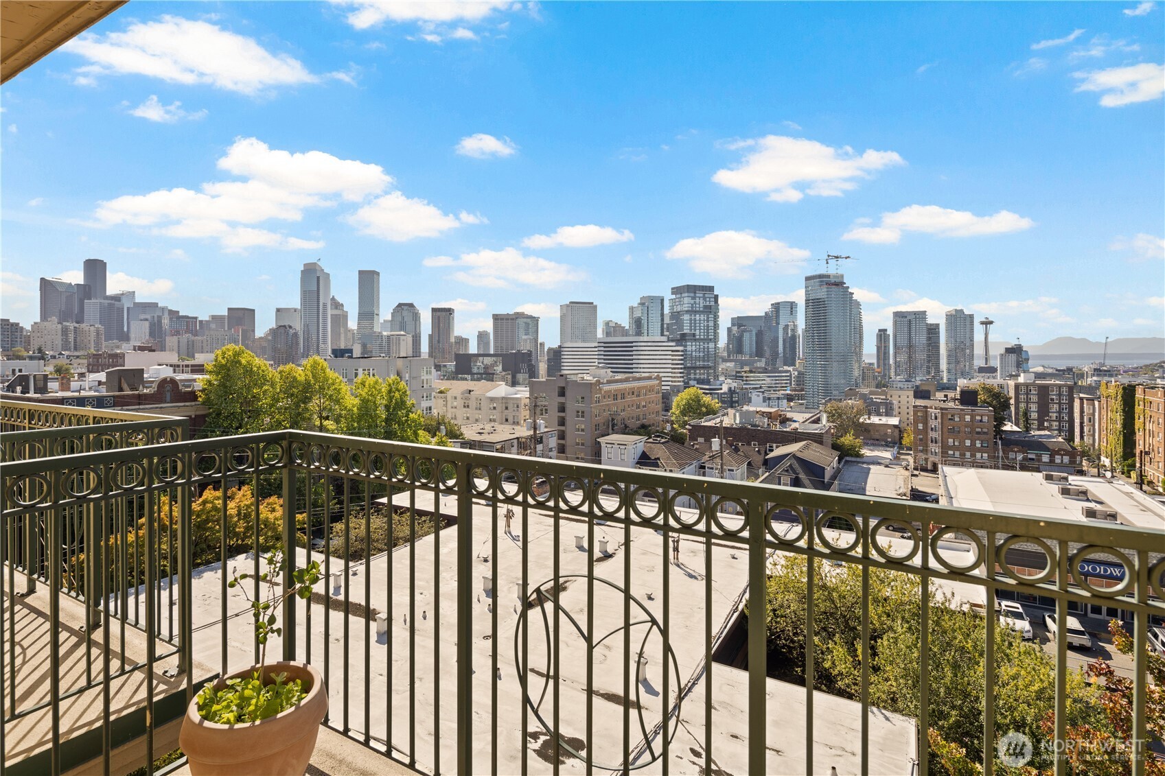 700 E Denny Way 603 Property Photo 29