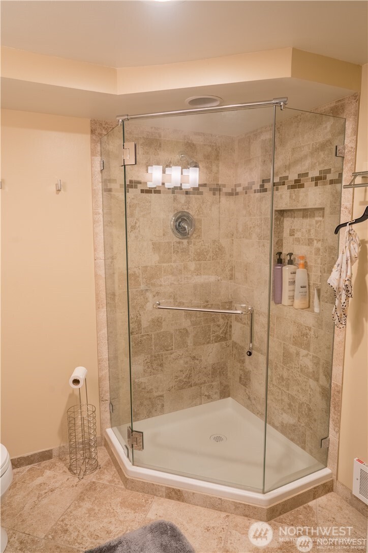 10861 Auburn Avenue Property Photo 14