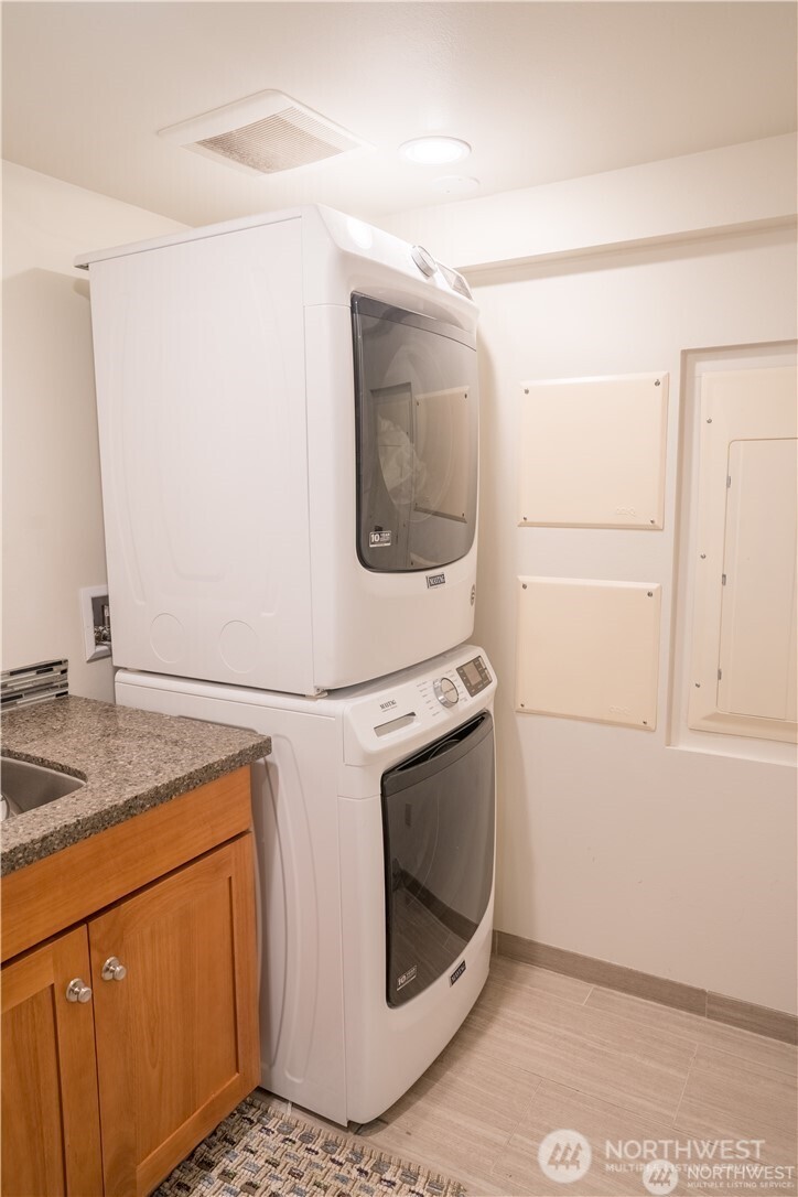 10861 Auburn Avenue Property Photo 15