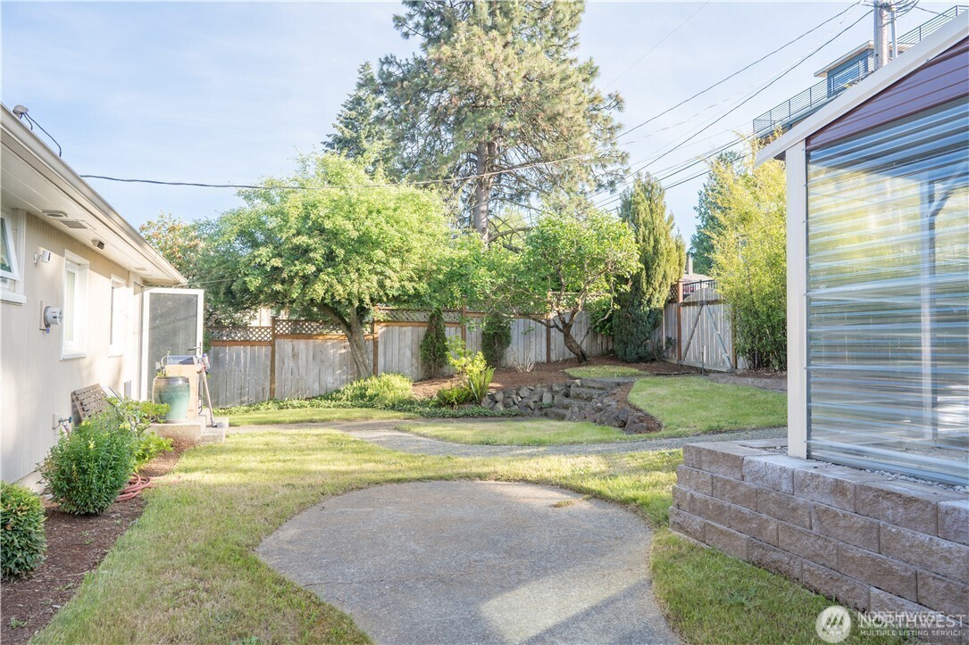 10861 Auburn Avenue Property Photo 18