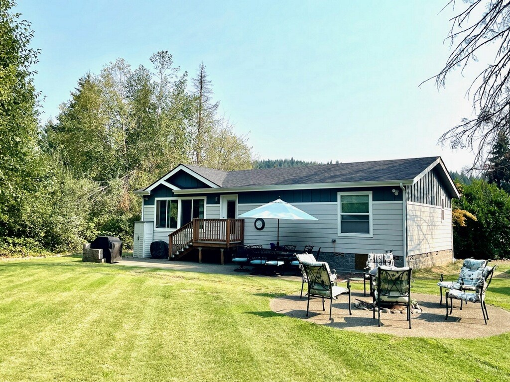21 Ne Shore Place Property Photo 1