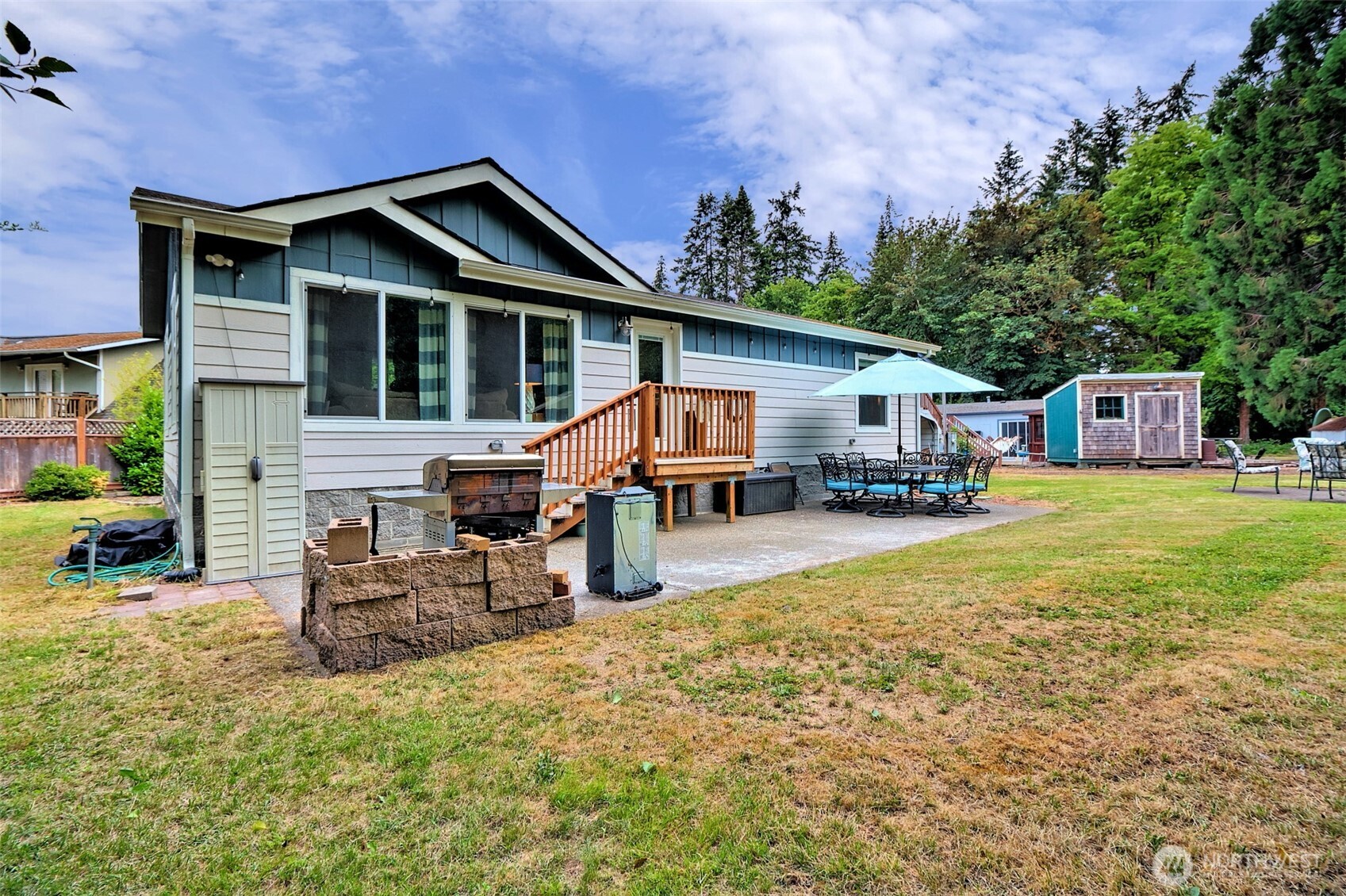 21 Ne Shore Place Property Photo 3