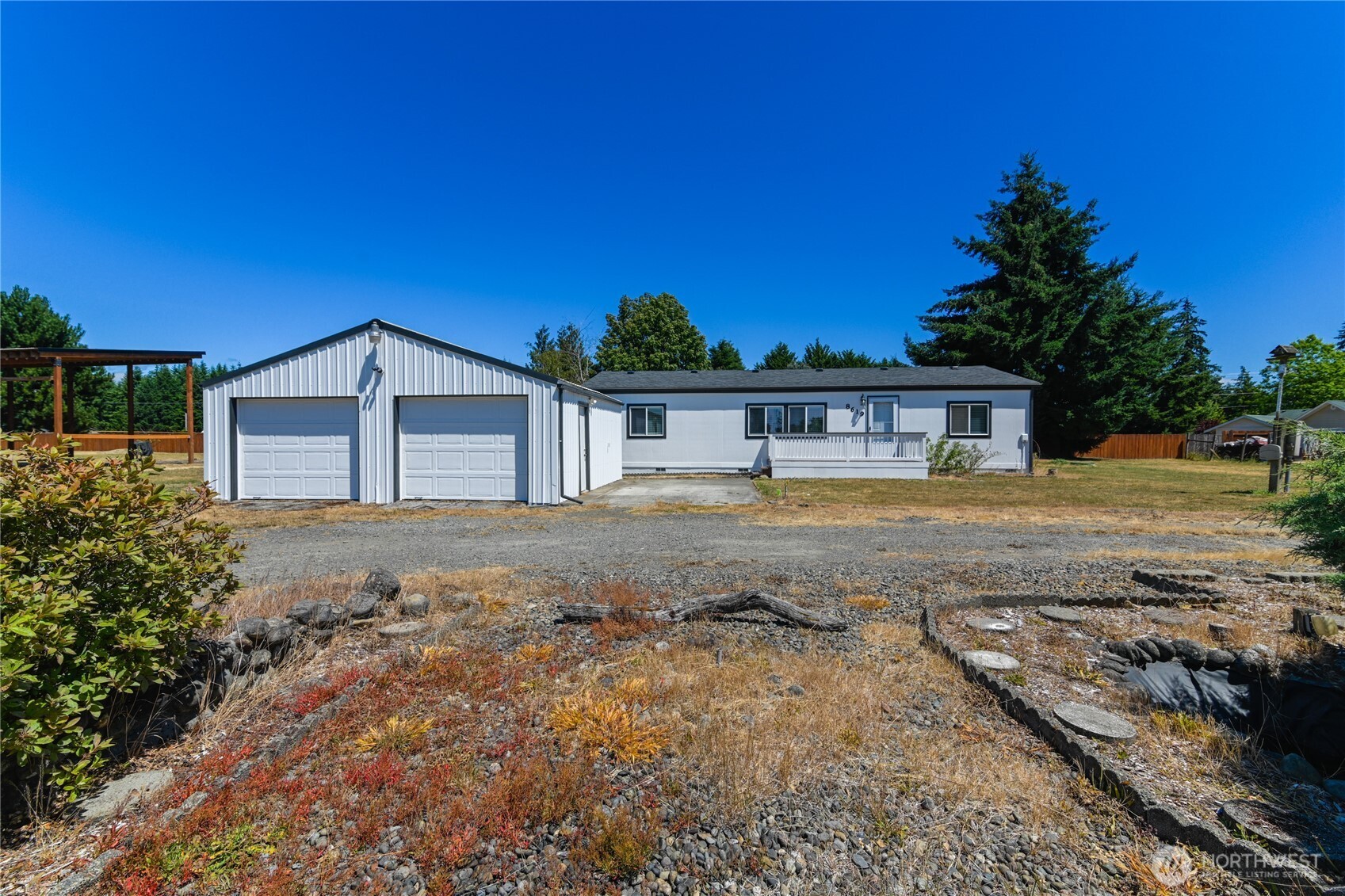 8619 180th Way Property Photo 2