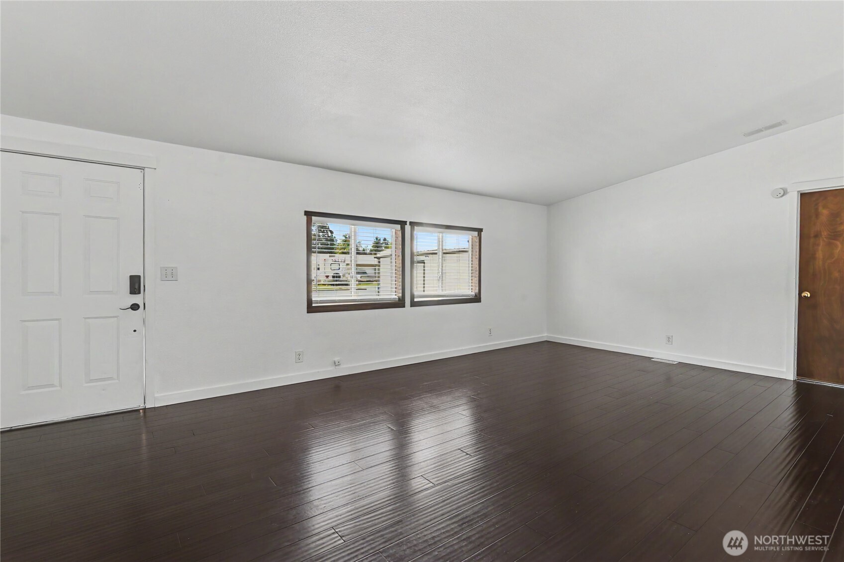8619 180th Way Property Photo 5