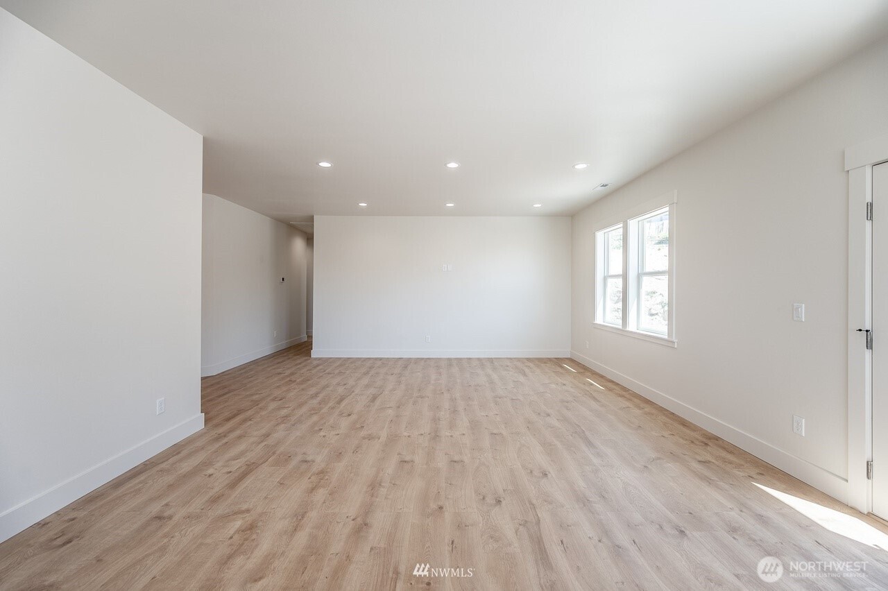 225 W Linden Avenue Property Photo 18
