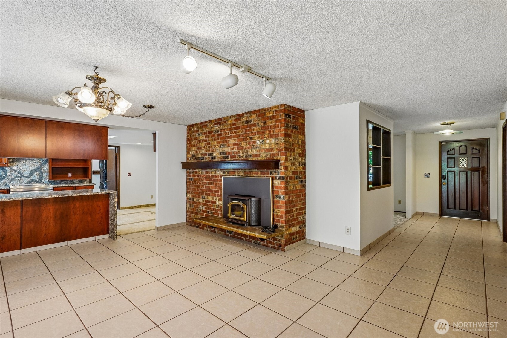884 Kamus Place Property Photo 6