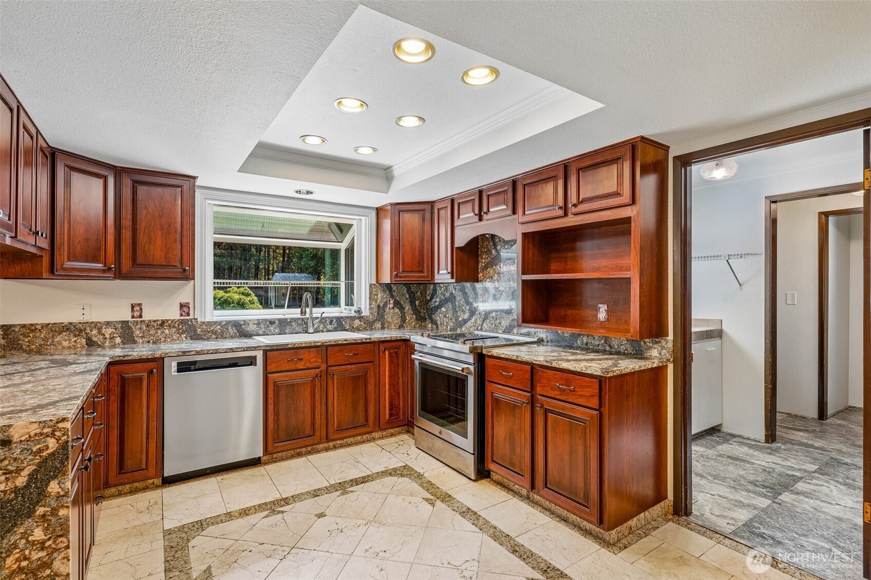 884 Kamus Place Property Photo 10