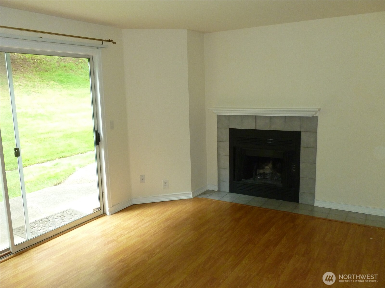 1526 192nd Street M-5 Property Photo 3
