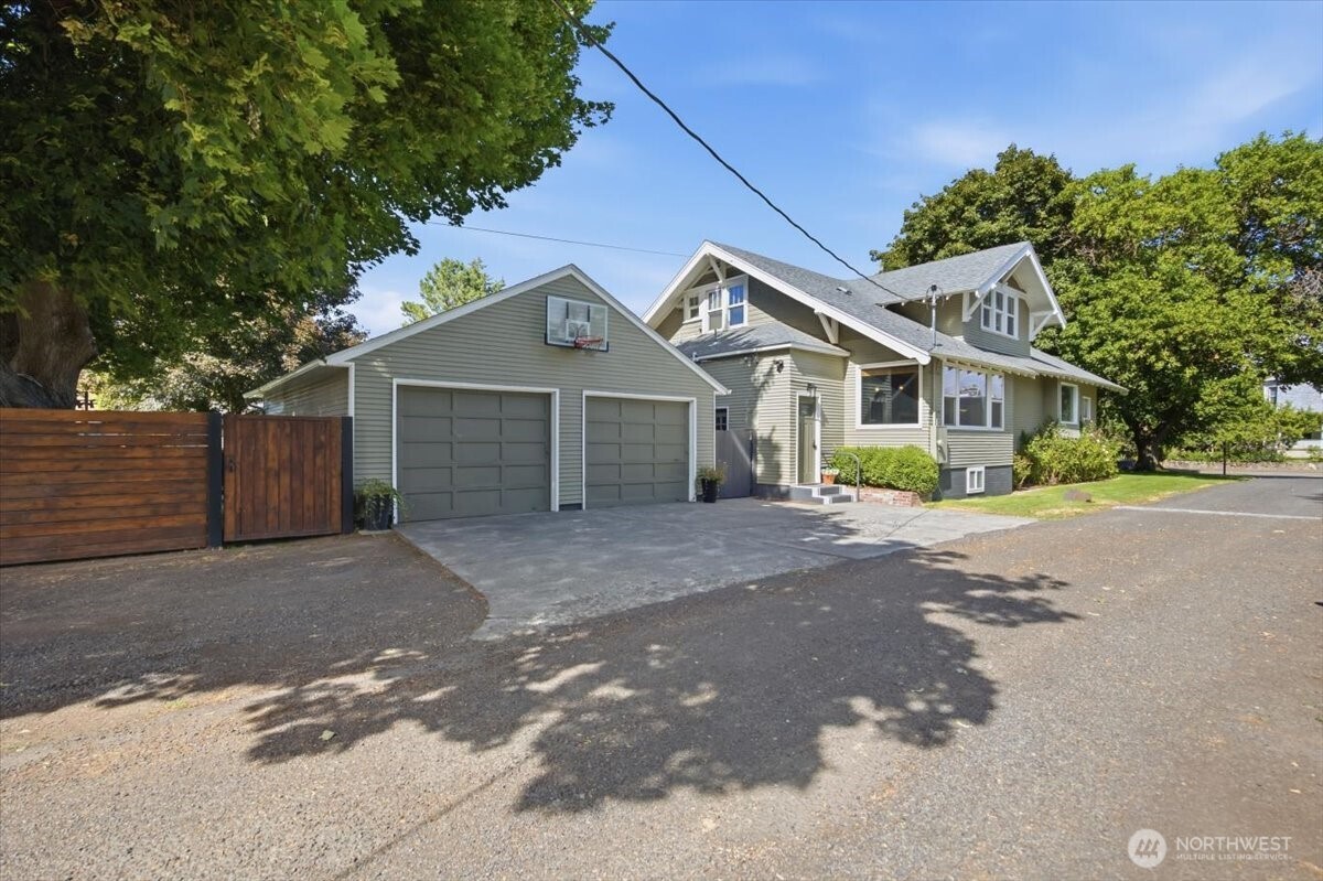 400 Coppei Avenue Property Photo 1