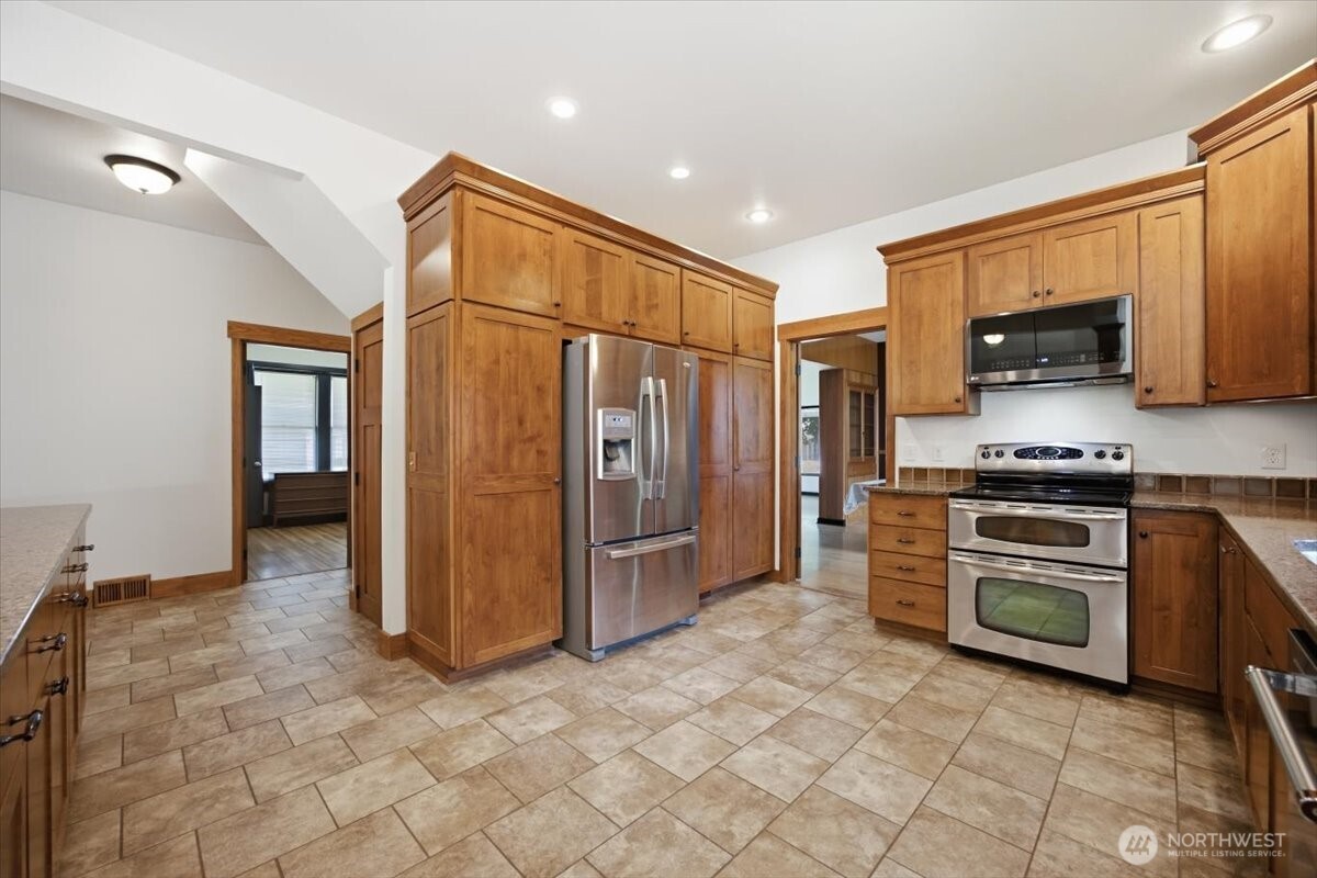 400 Coppei Avenue Property Photo 10