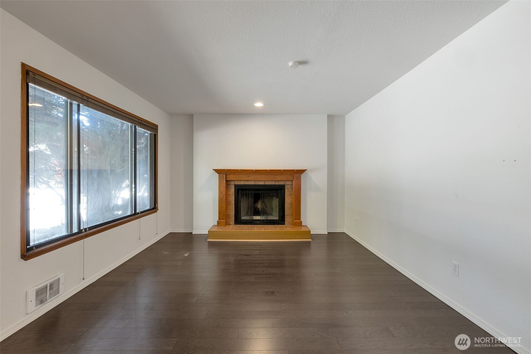 9512 1st Avenue 204 Property Photo 4