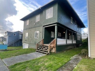 220 W 4th Street Property Photo 1