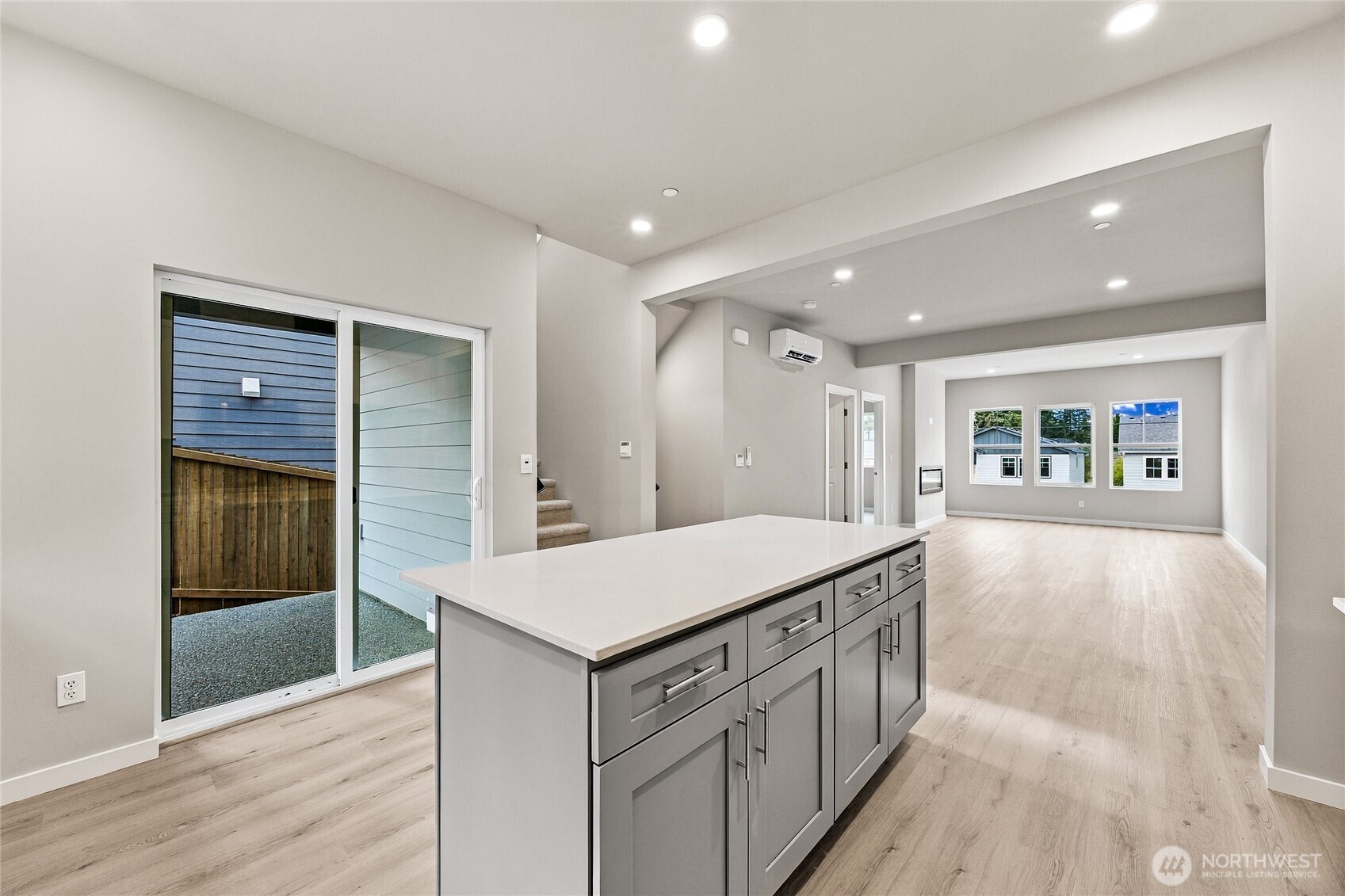 13901 11th Place B Property Photo 4