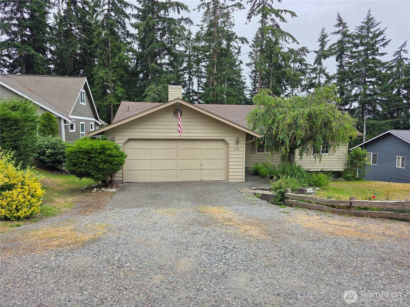 384 Selkirk Drive Property Photo 2
