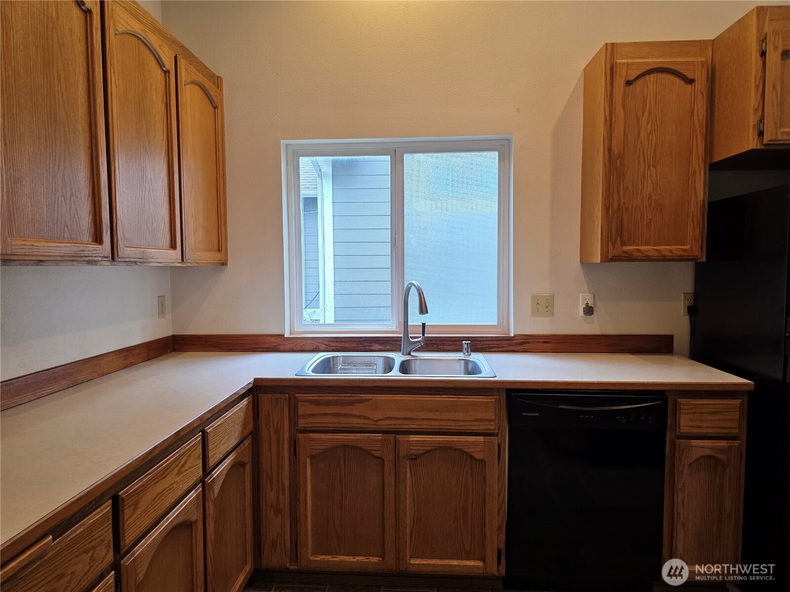 384 Selkirk Drive Property Photo 16