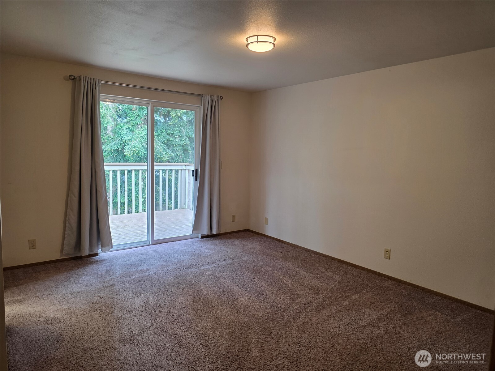384 Selkirk Drive Property Photo 18