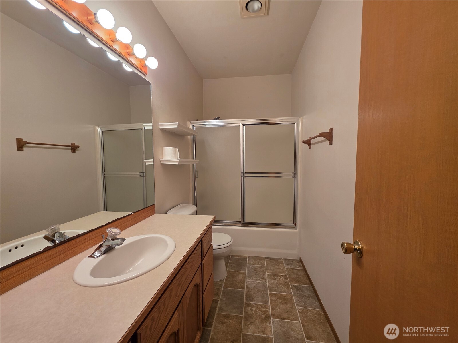 384 Selkirk Drive Property Photo 22