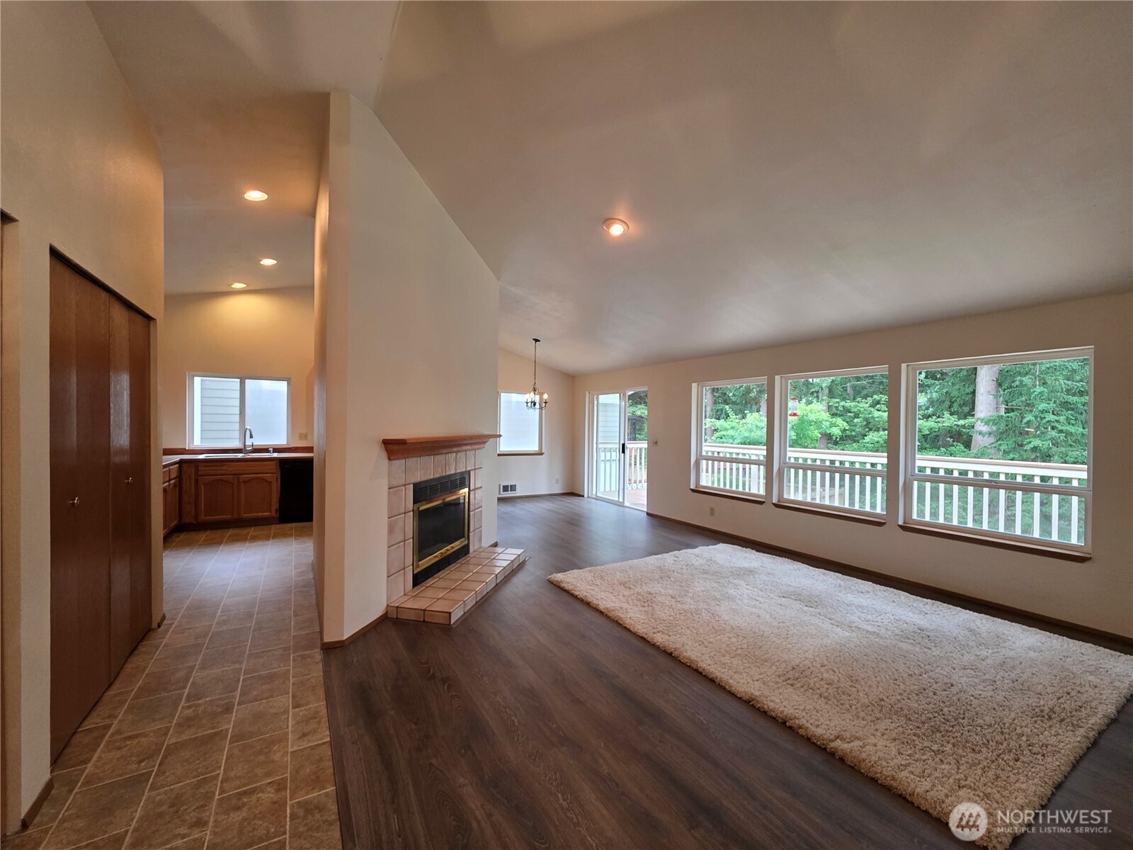 384 Selkirk Drive Property Photo 24