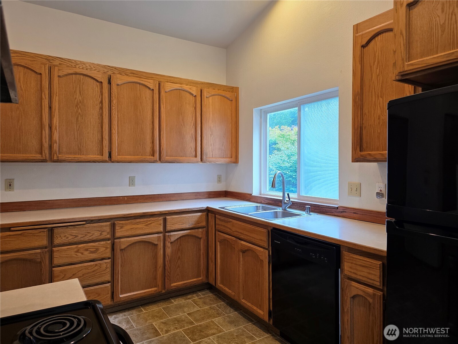 384 Selkirk Drive Property Photo 26