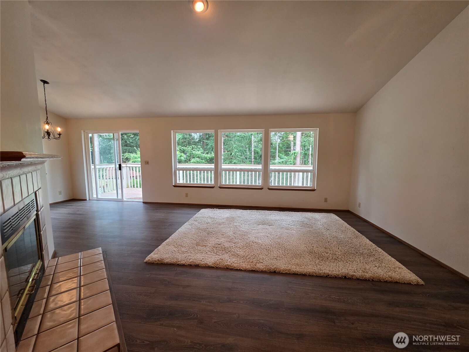 384 Selkirk Drive Property Photo 28