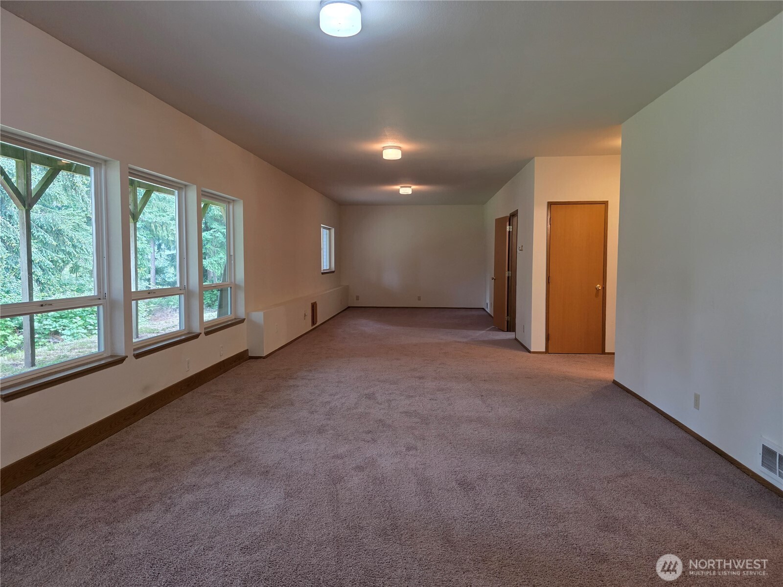 384 Selkirk Drive Property Photo 36