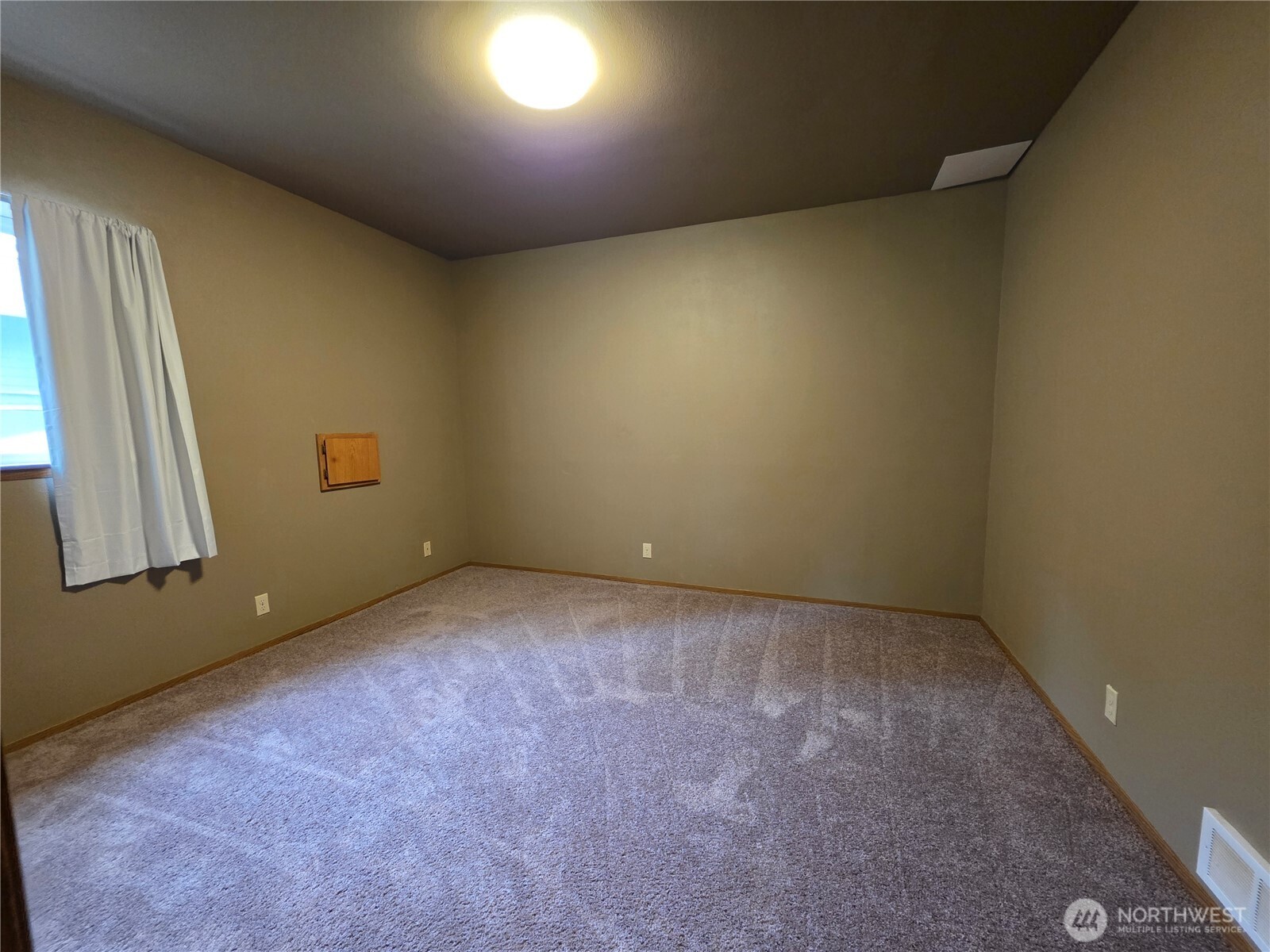 384 Selkirk Drive Property Photo 38