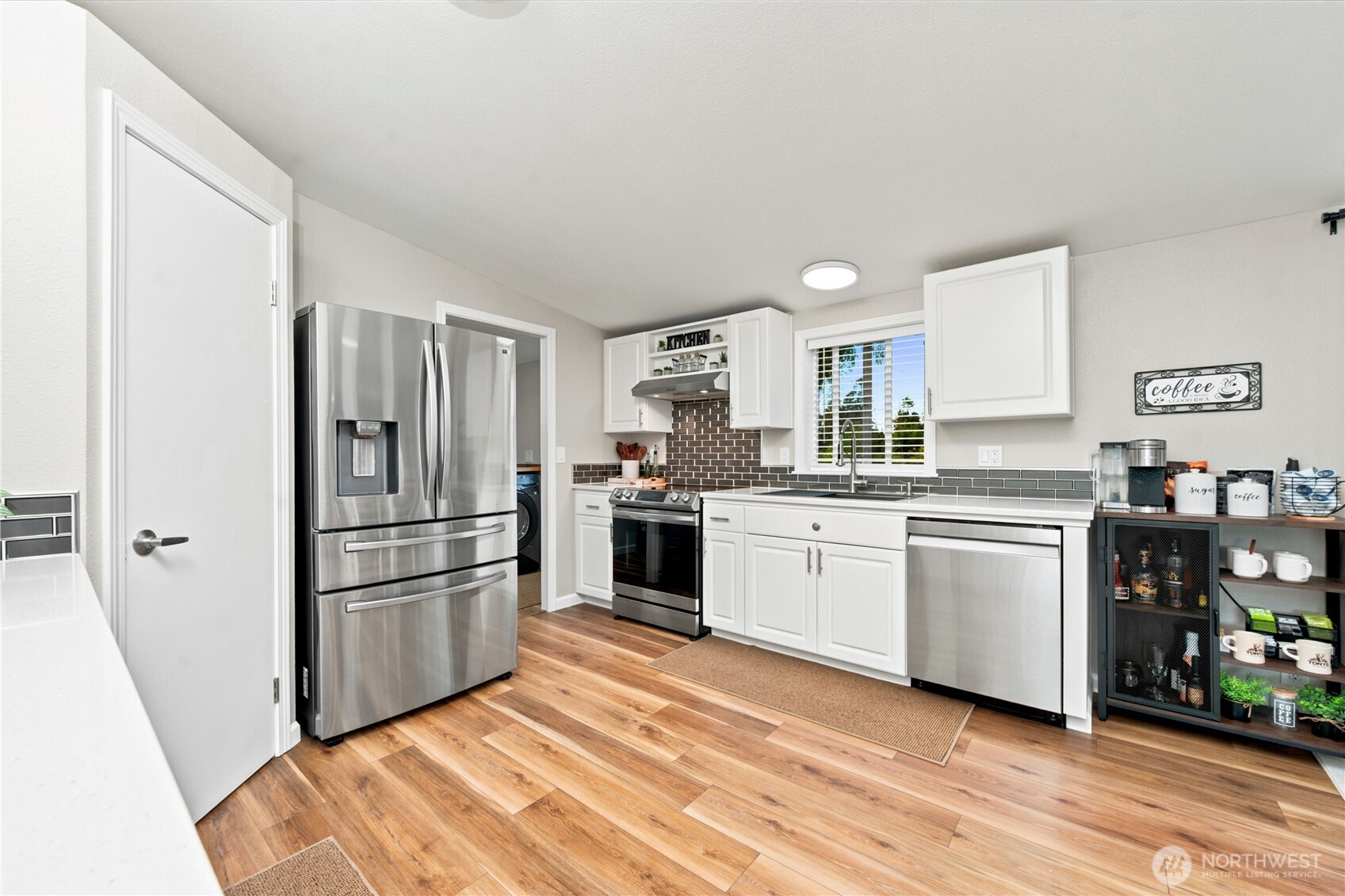 5519 Bay Ridge Drive Property Photo 8