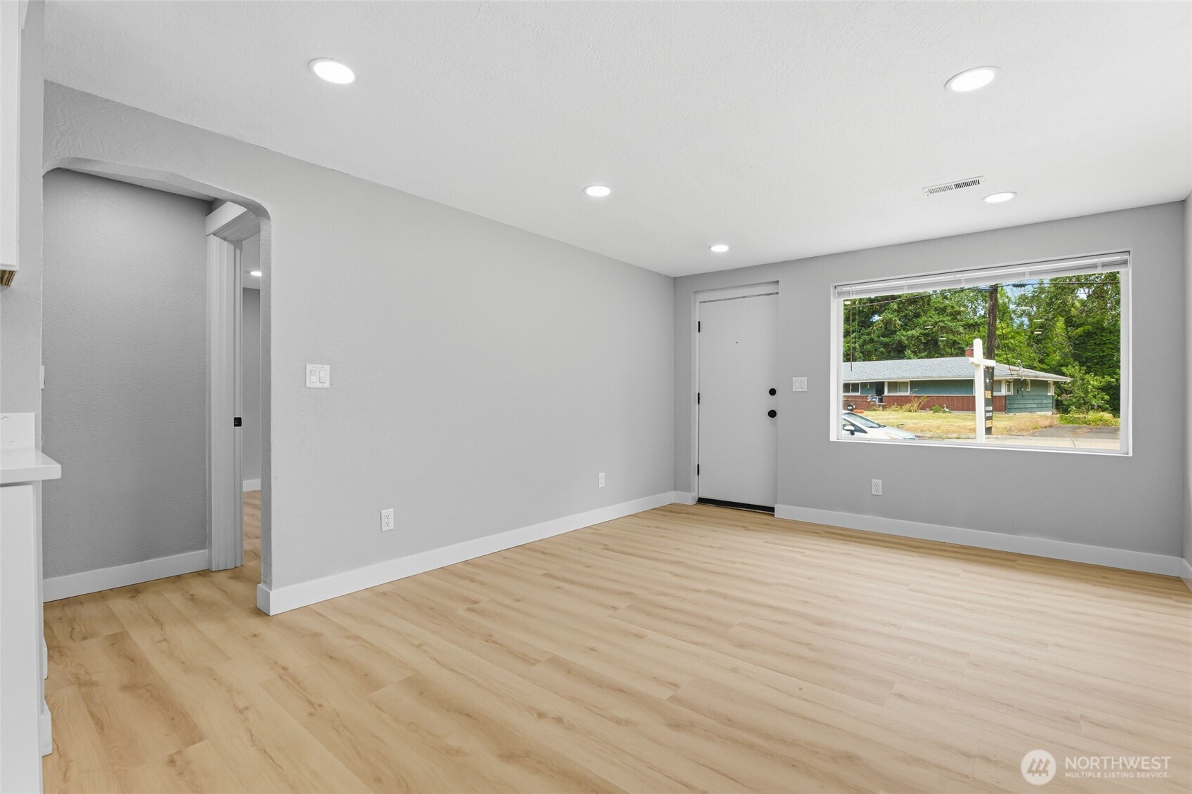 14402 Washington Avenue 4 Property Photo 7