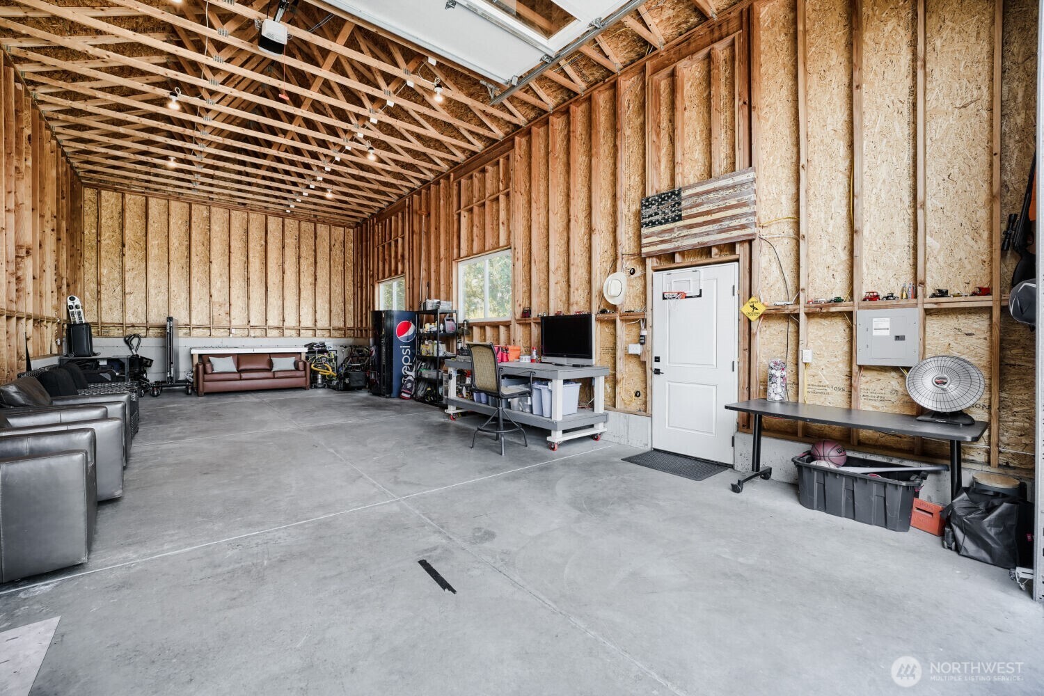 3916 Waller Road Property Photo 6