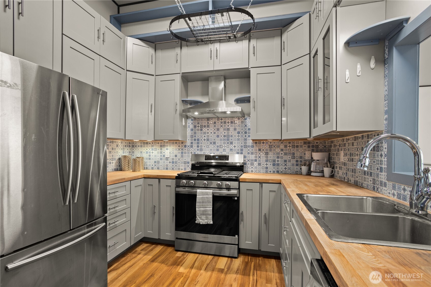 202 Olympus Boulevard Property Photo 6