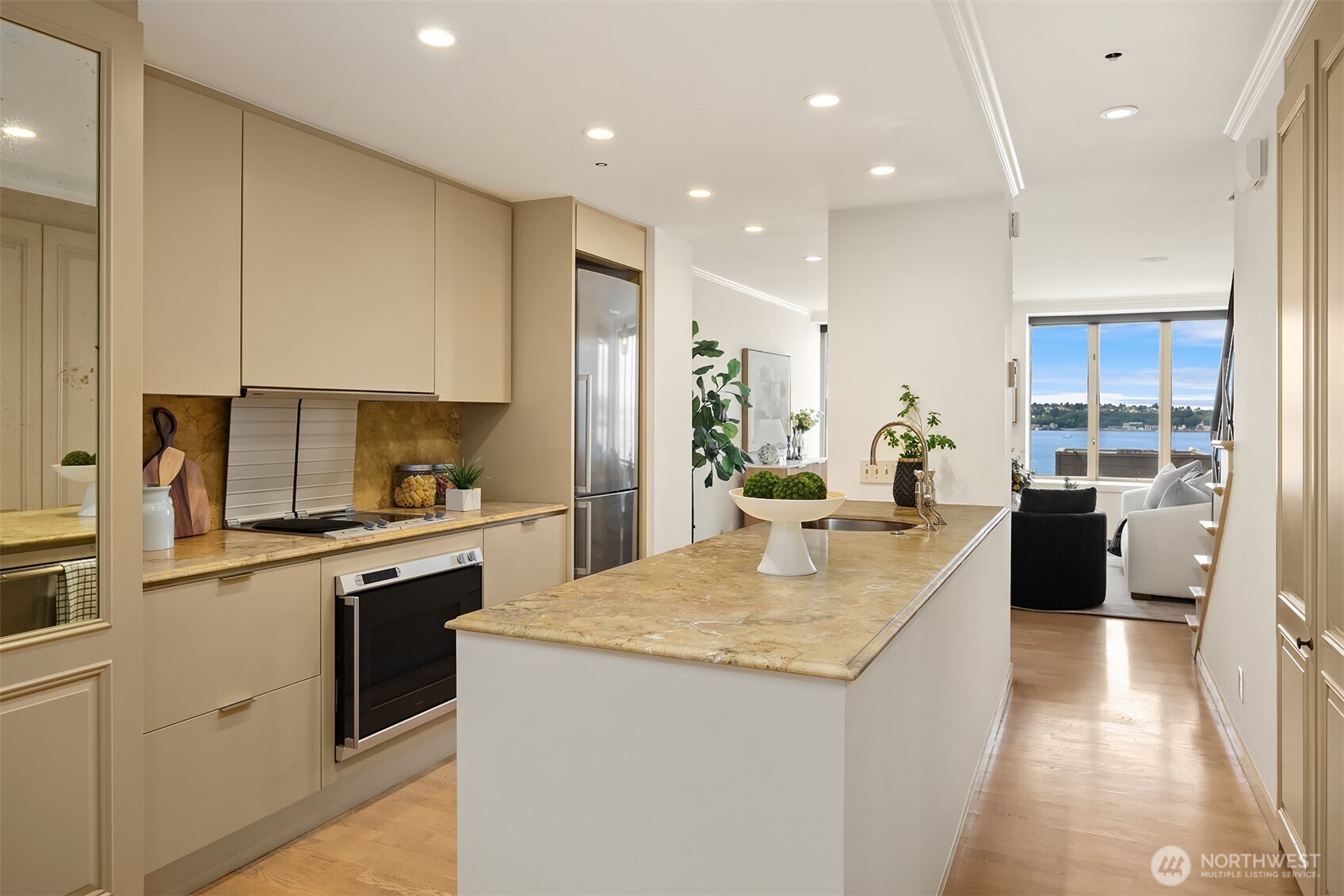 98 Union Street 503 Property Photo 4