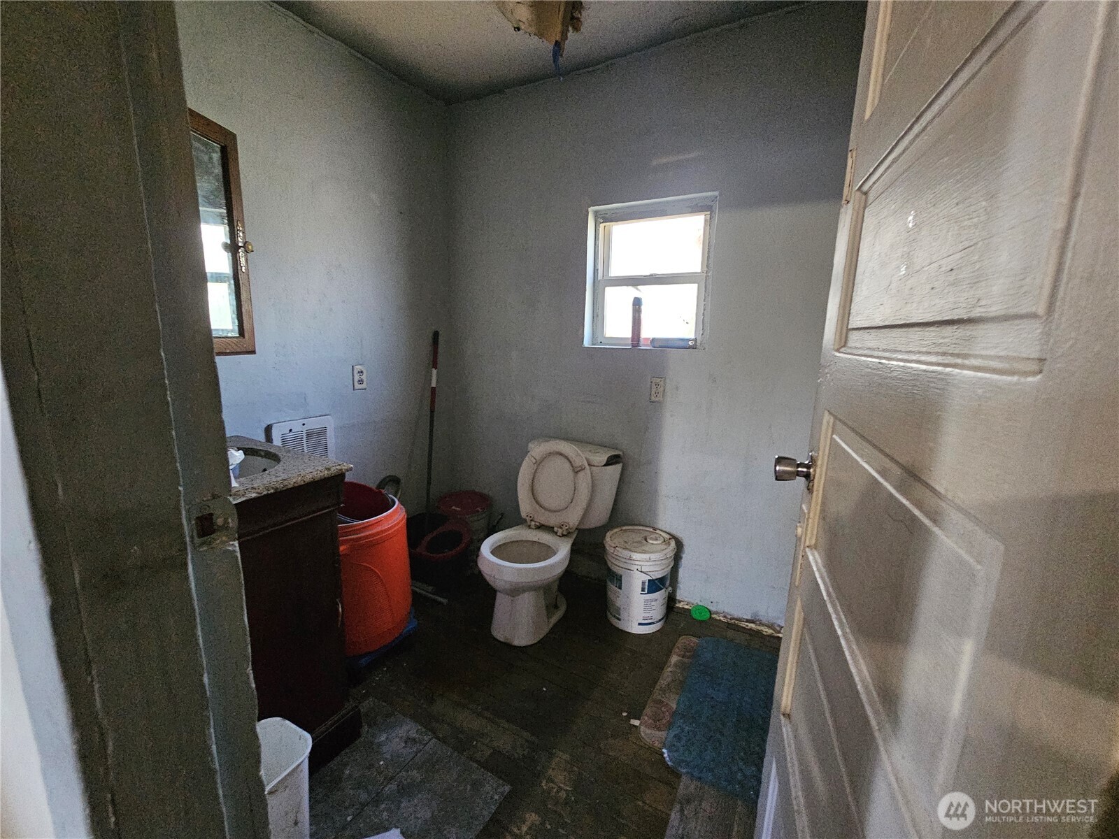 531 Columbia Street Property Photo 9