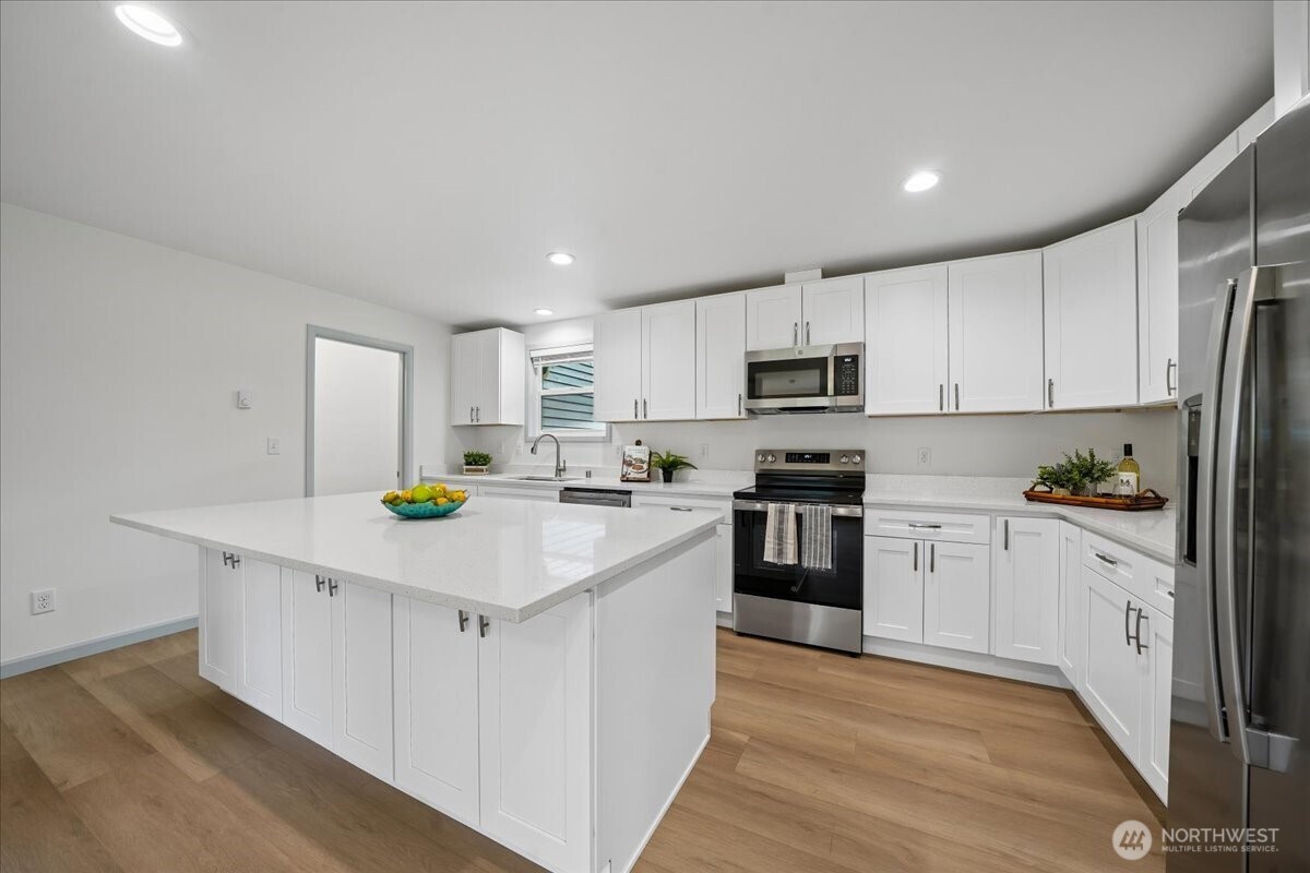 10230 Wilkeson Street Property Photo 14