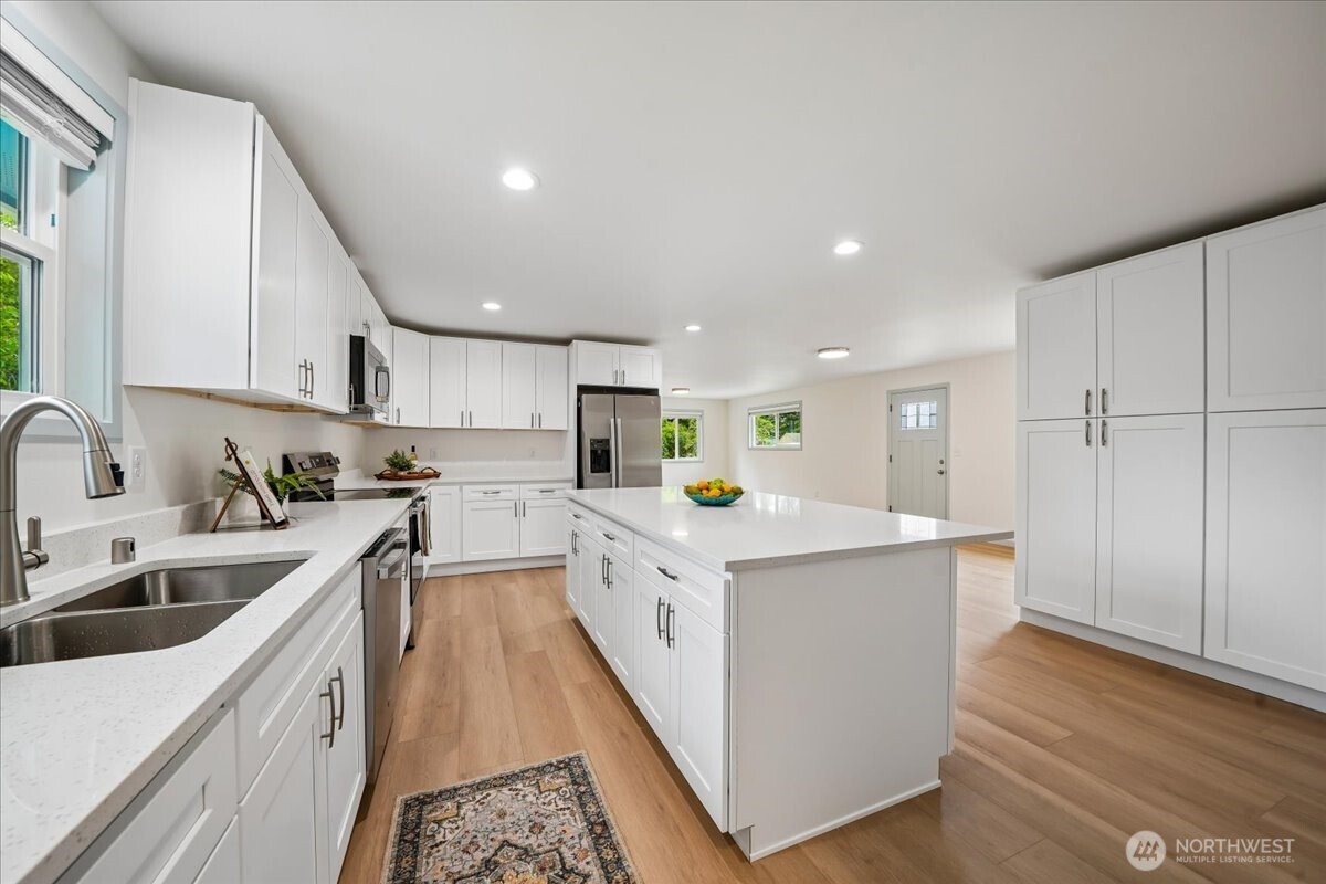 10230 Wilkeson Street Property Photo 15