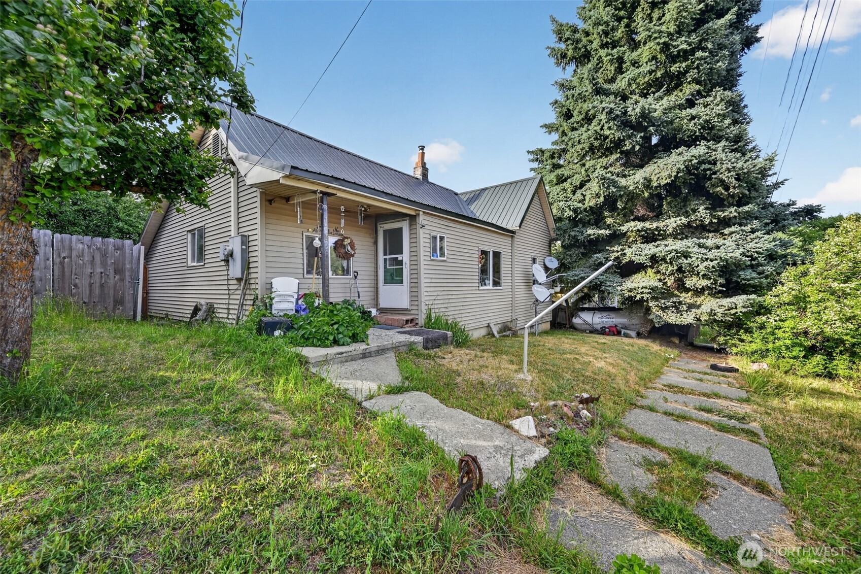 207 W Montana Avenue Property Photo 3