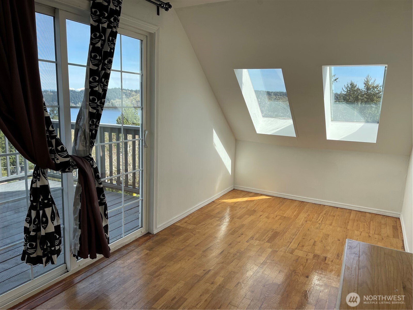 12321 42nd Avenue Property Photo 9