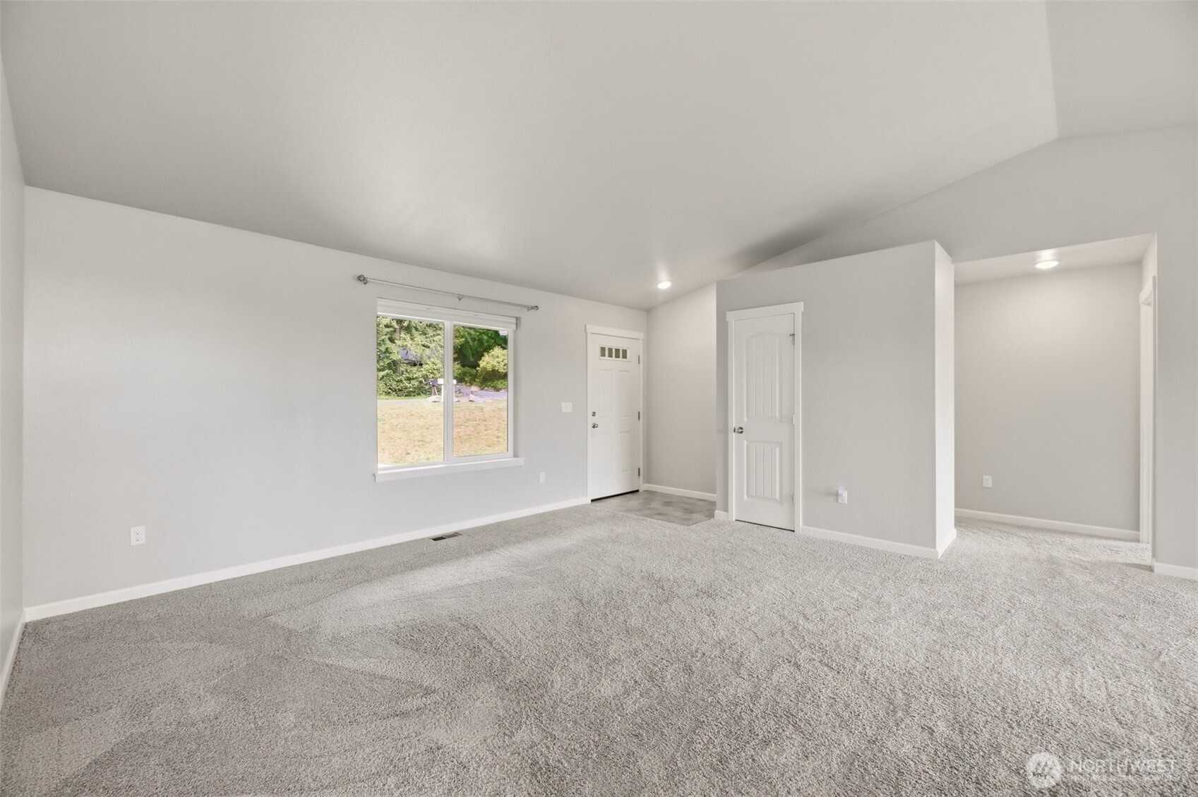 183 Rainier Lane Property Photo 5
