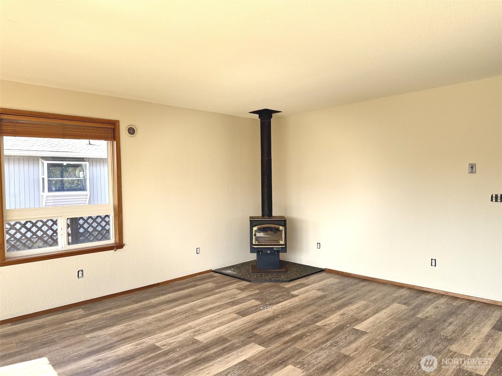 725 Wawona Avenue Property Photo 9