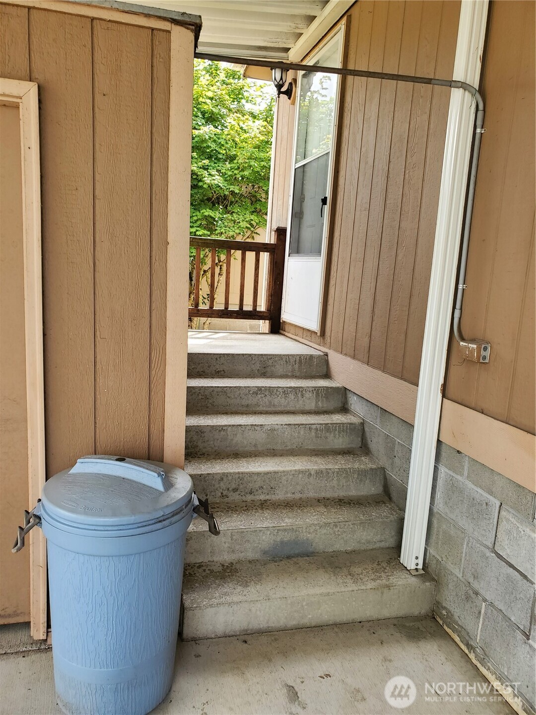 201 W Oakview 34 Property Photo 17