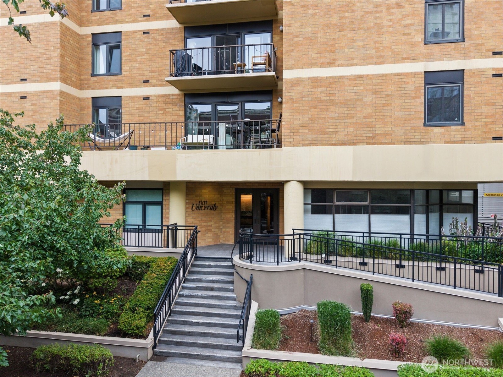 1300 University Street 4c Property Photo 33