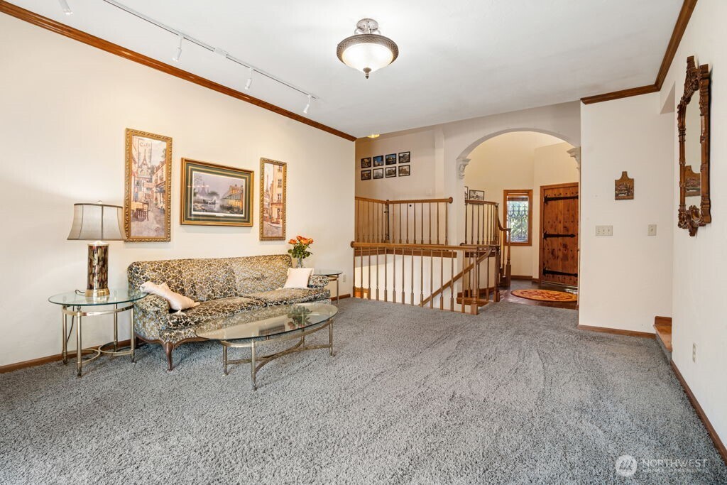 2706 Walnut Loop Property Photo 8