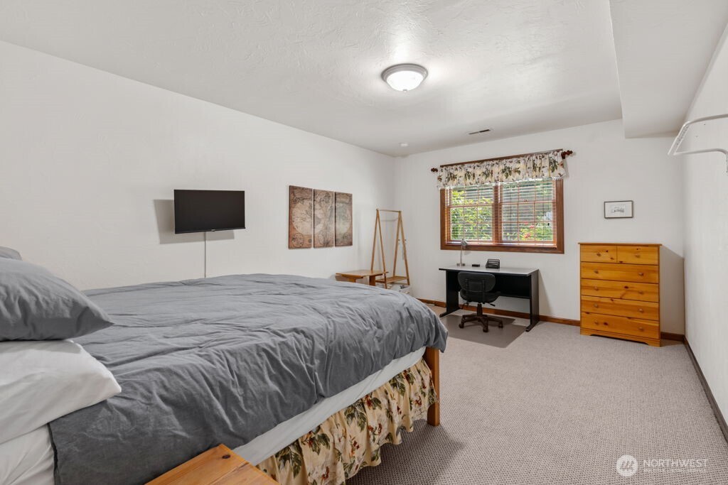 2706 Walnut Loop Property Photo 30