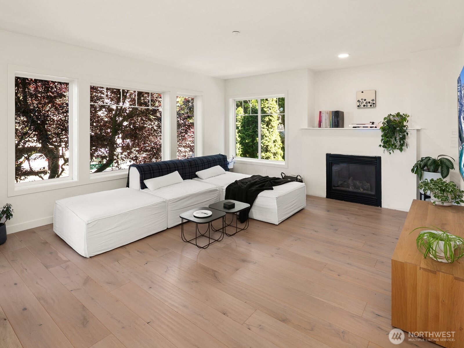 1029 Belmont Avenue 305 Property Photo 5