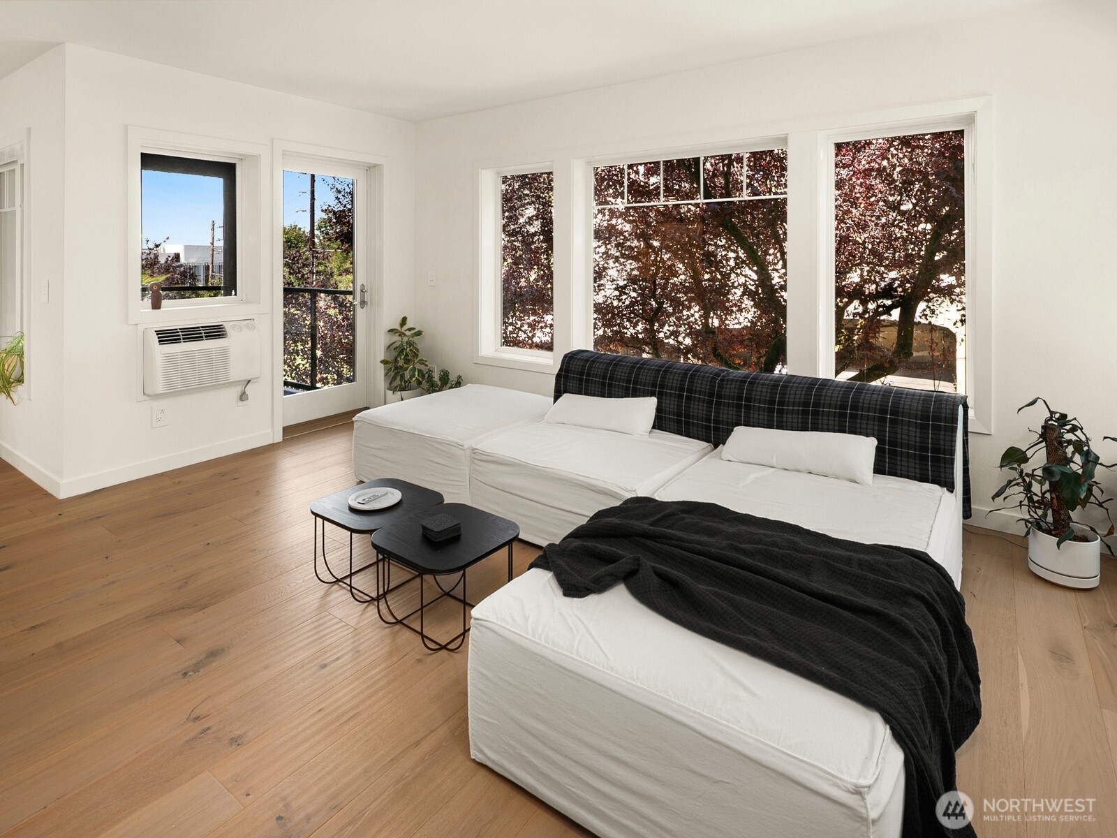 1029 Belmont Avenue 305 Property Photo 6