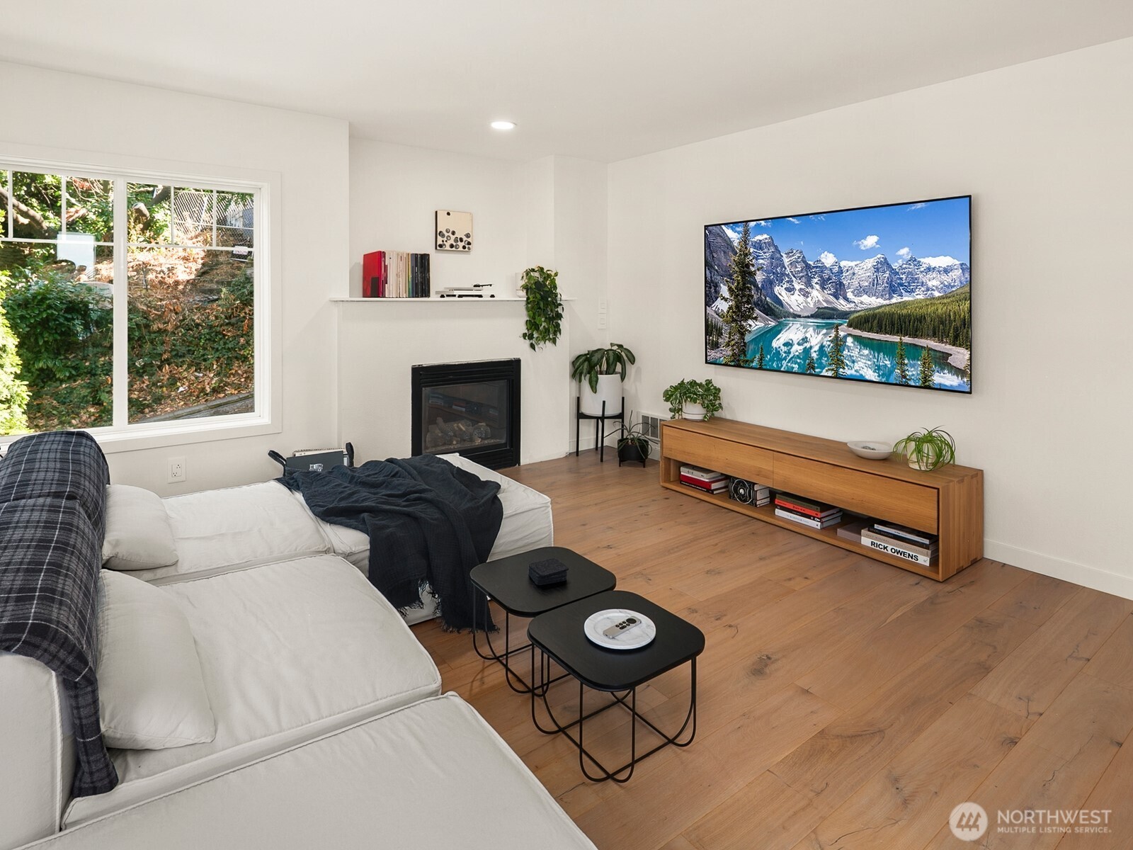 1029 Belmont Avenue 305 Property Photo 8
